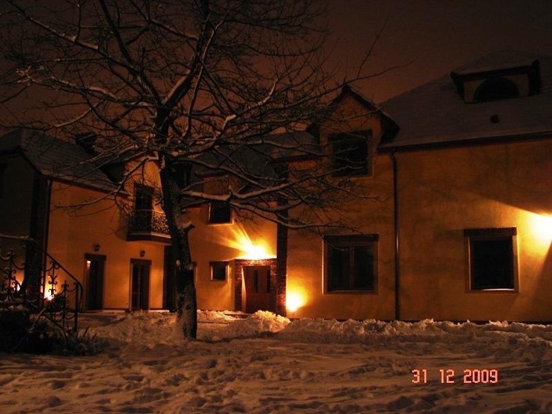 산도미에르즈 Gosciniec Kocmierzow B&B 외부 사진