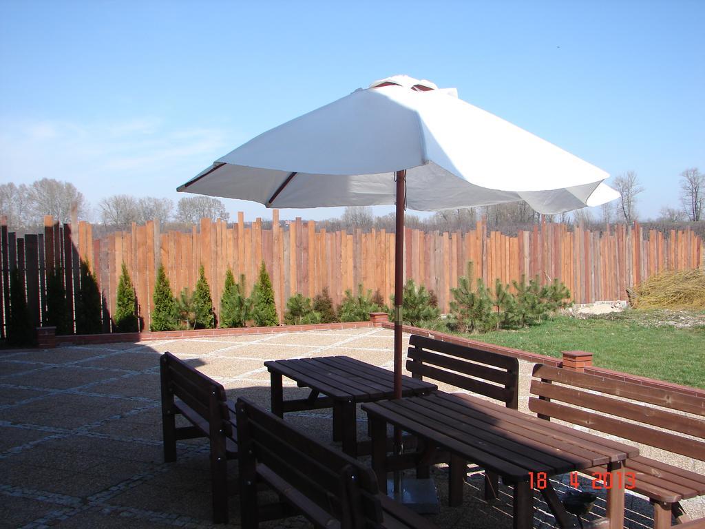 산도미에르즈 Gosciniec Kocmierzow B&B 외부 사진