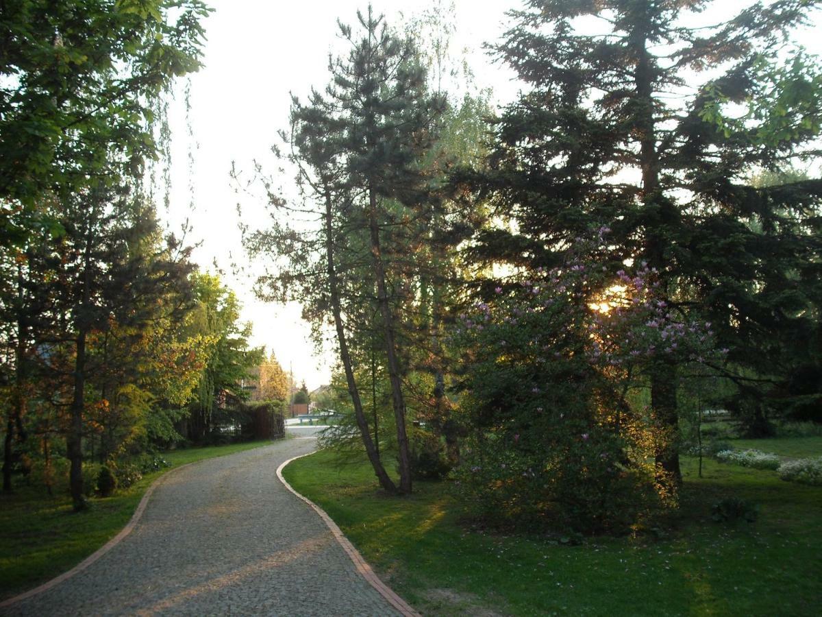산도미에르즈 Gosciniec Kocmierzow B&B 외부 사진